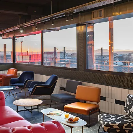 Eklo Centre Gare מלון