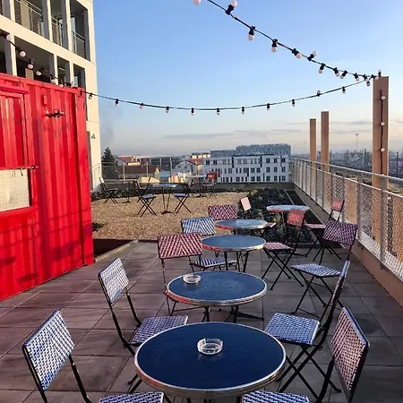 Eklo Centre Gare מלון *